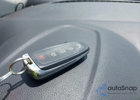 2016 Ford Escape Titanium z USA, uszkodzony, nr VIN 1FMCU0JX4GUA43736